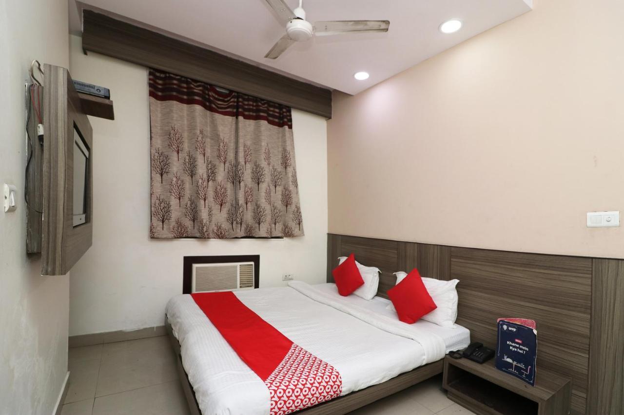 Oyo 18753 Hotel Glance Inn New Delhi Exteriör bild