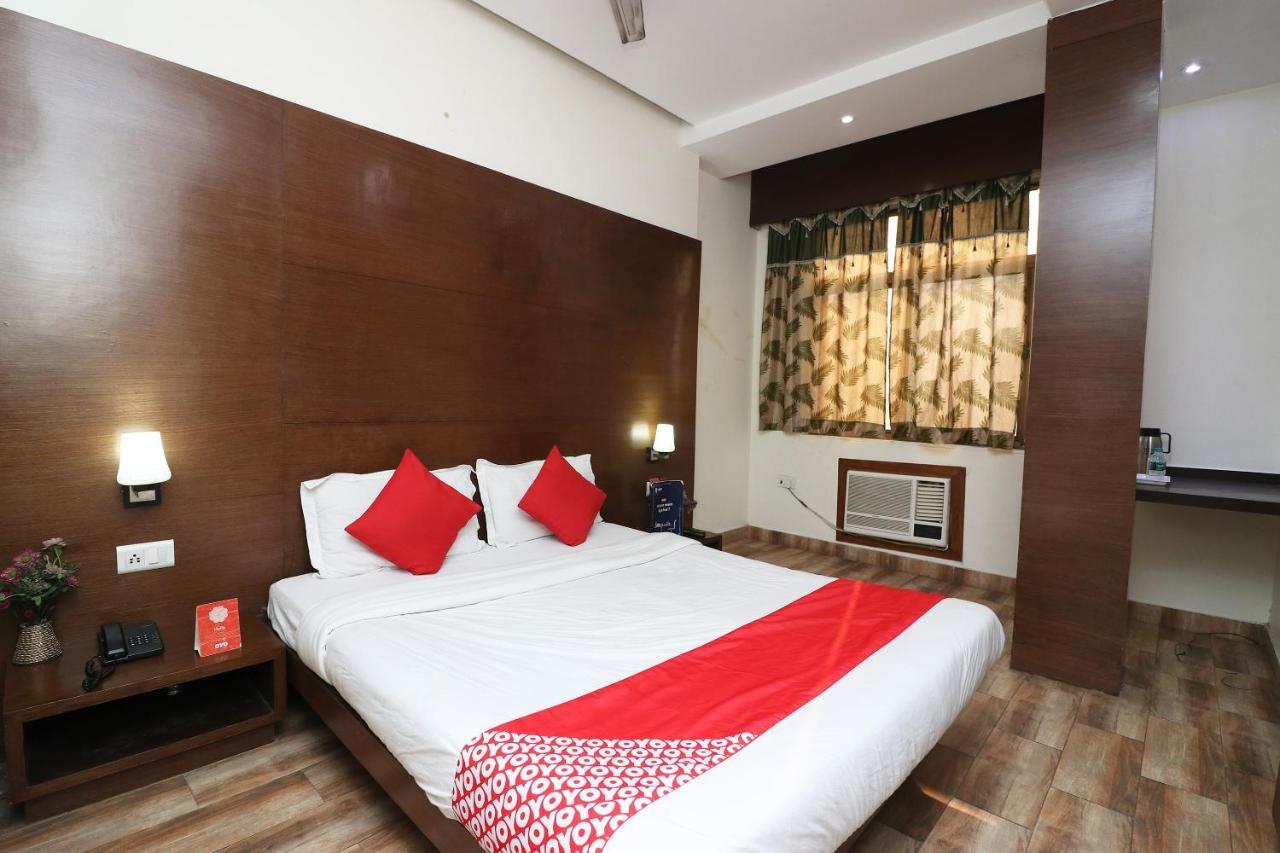 Oyo 18753 Hotel Glance Inn New Delhi Exteriör bild