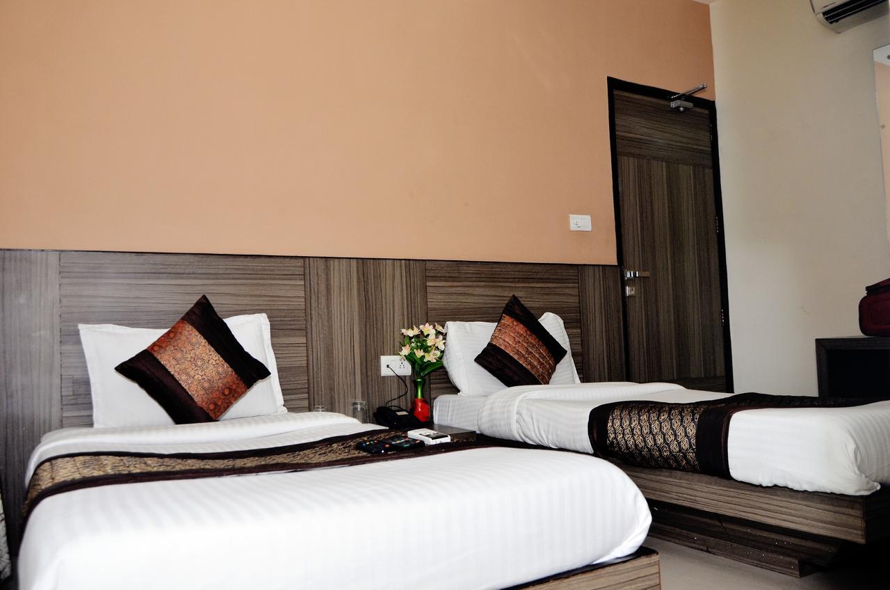 Oyo 18753 Hotel Glance Inn New Delhi Exteriör bild