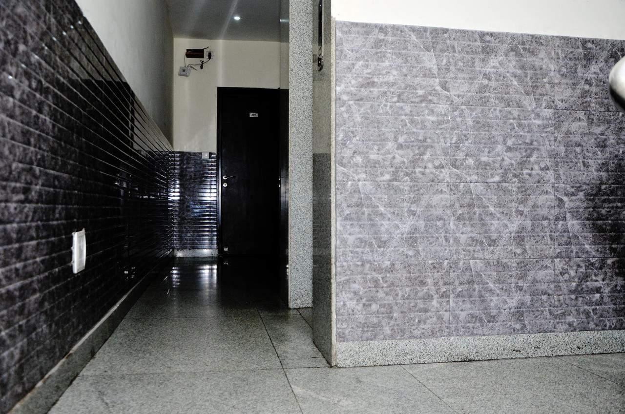 Oyo 18753 Hotel Glance Inn New Delhi Exteriör bild