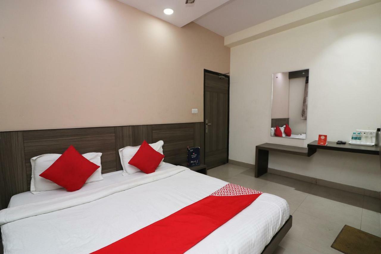 Oyo 18753 Hotel Glance Inn New Delhi Exteriör bild